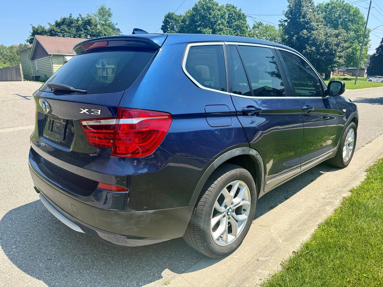 2011 BMW X3 28i Photo