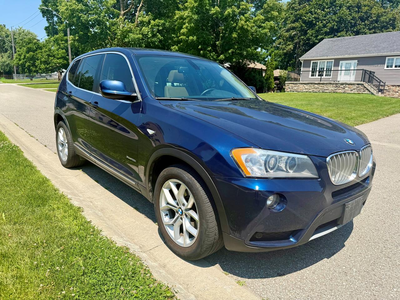 2011 BMW X3 28i Photo