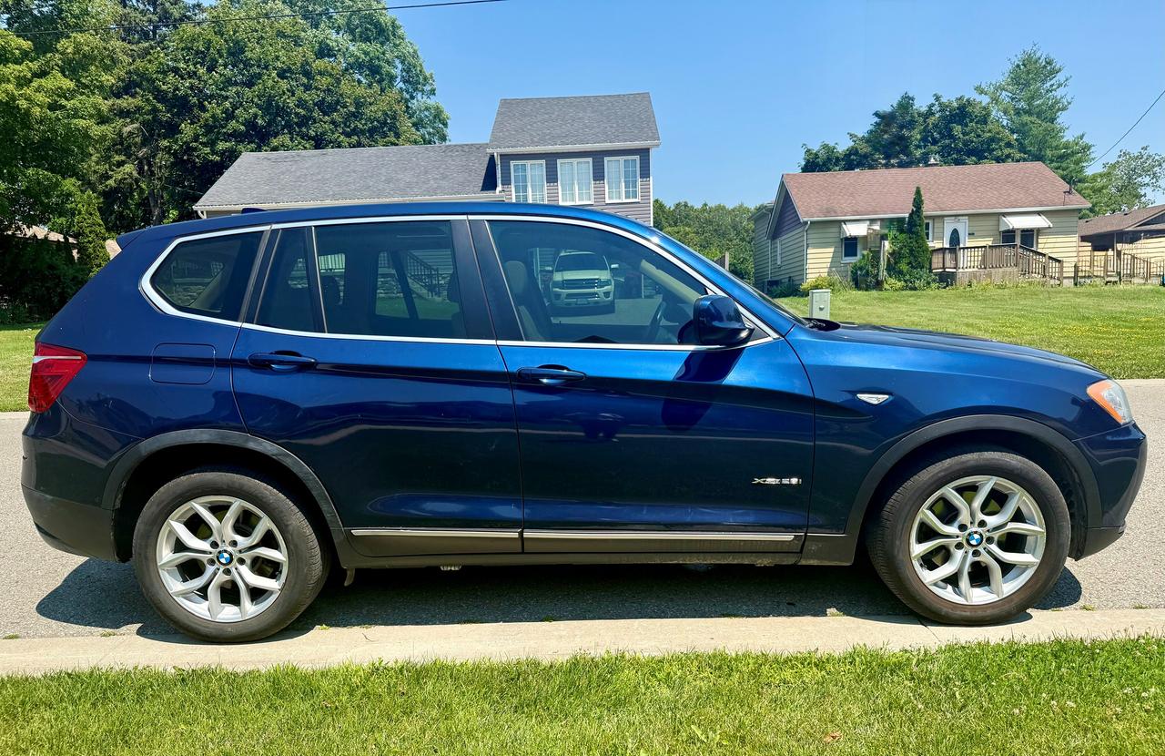 2011 BMW X3 28i Photo