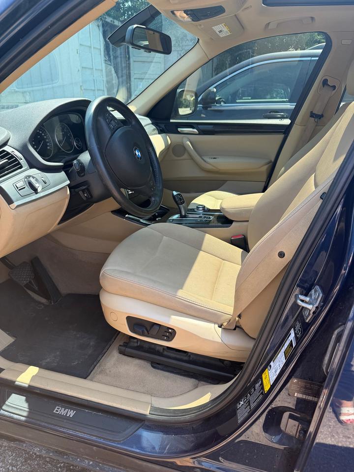 2011 BMW X3 28i Photo