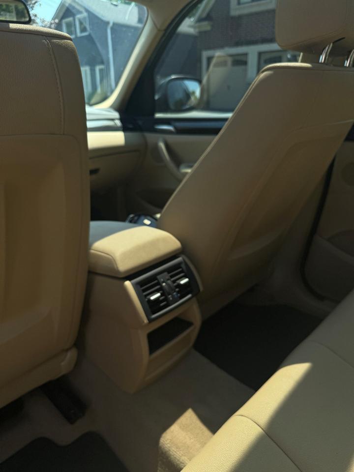 2011 BMW X3 28i Photo