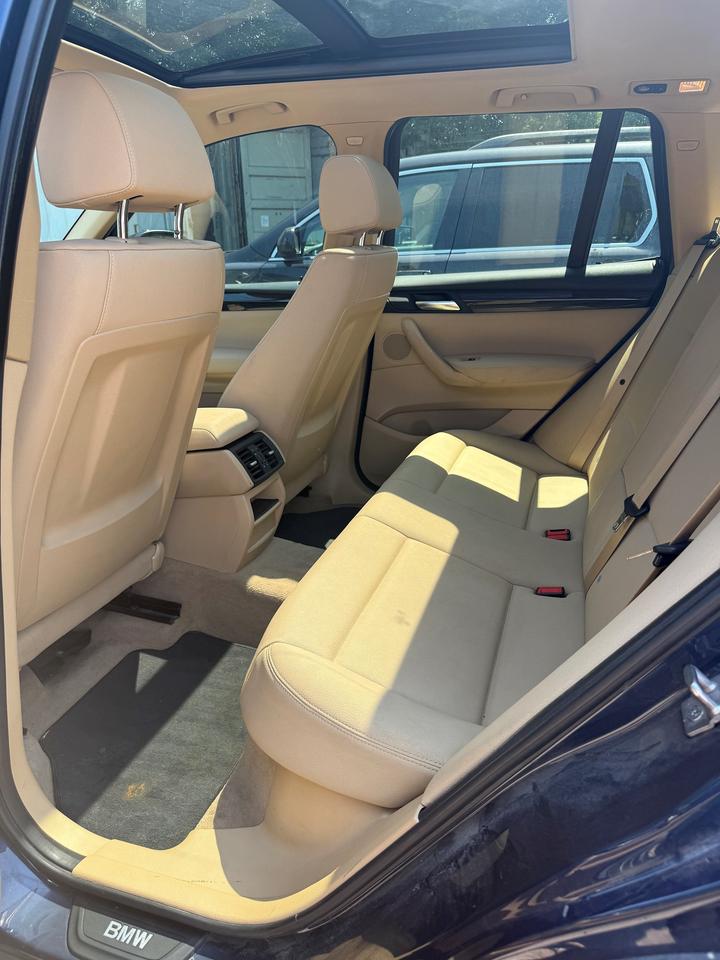 2011 BMW X3 28i Photo