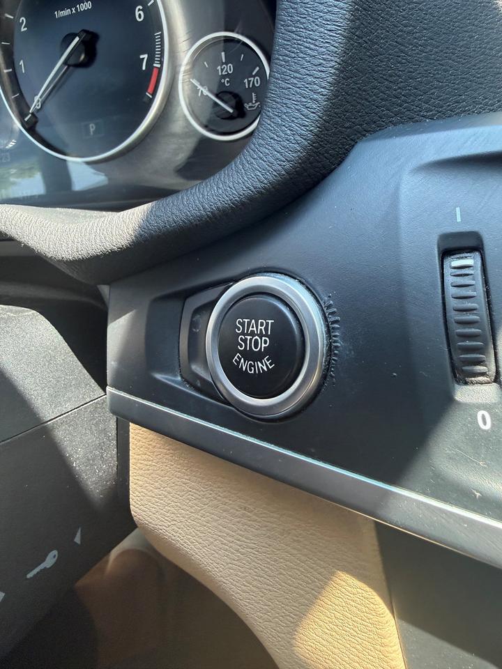2011 BMW X3 28i Photo