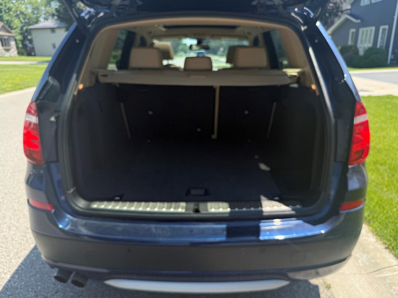 2011 BMW X3 28i Photo