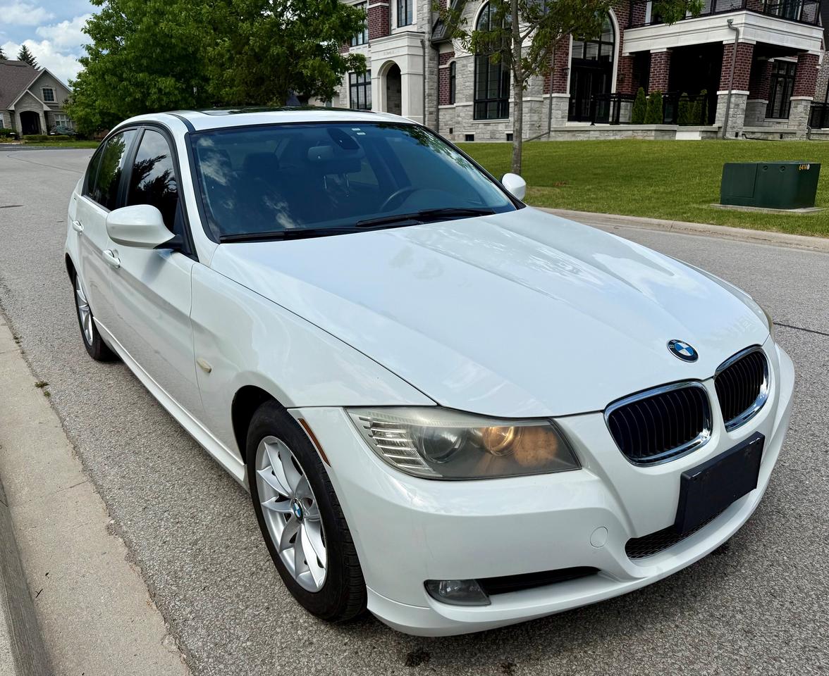 2011 BMW 3 Series 323i Photo