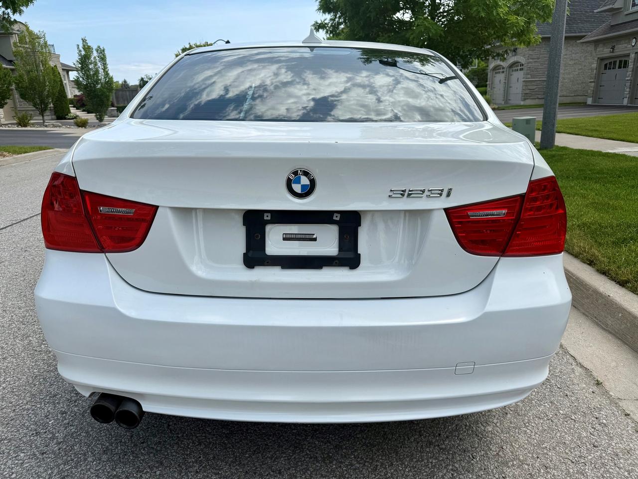 2011 BMW 3 Series 323i Photo