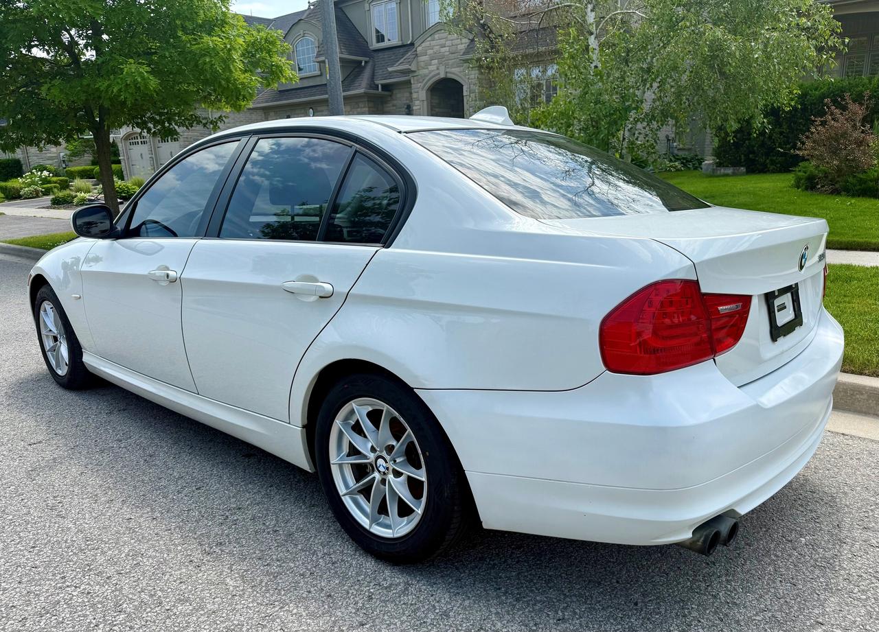 2011 BMW 3 Series 323i Photo