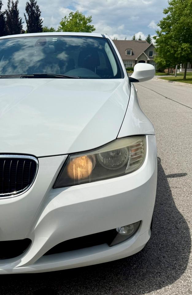 2011 BMW 3 Series 323i Photo
