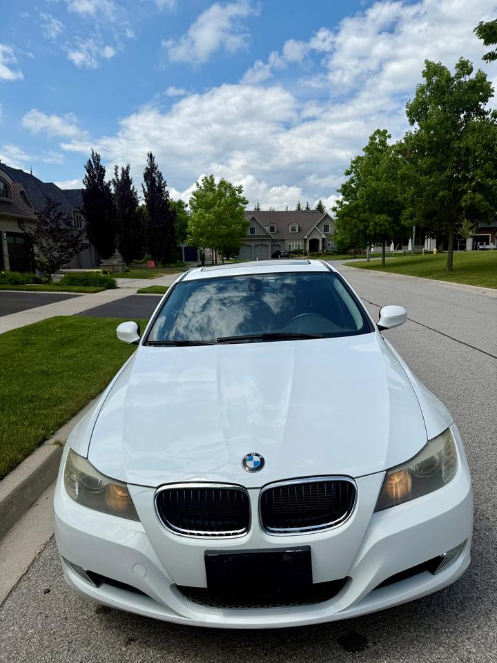 2011 BMW 3 Series 323i Photo