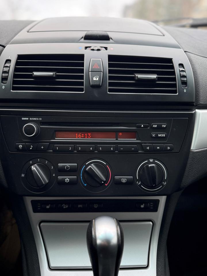 2010 BMW X3 28i Photo