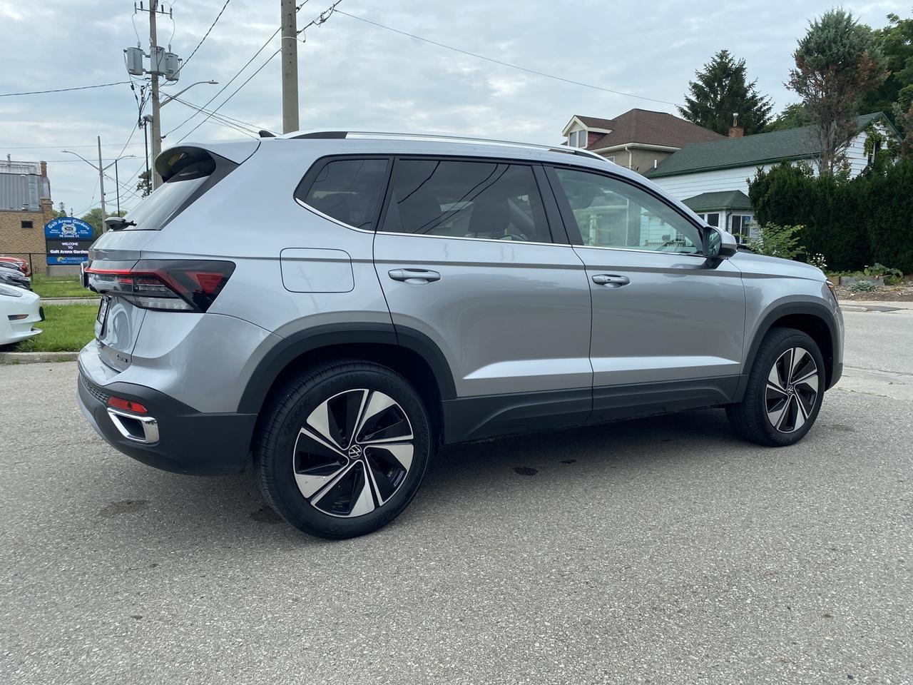 2025 Volkswagen Taos SE 4Motion - Photo #3