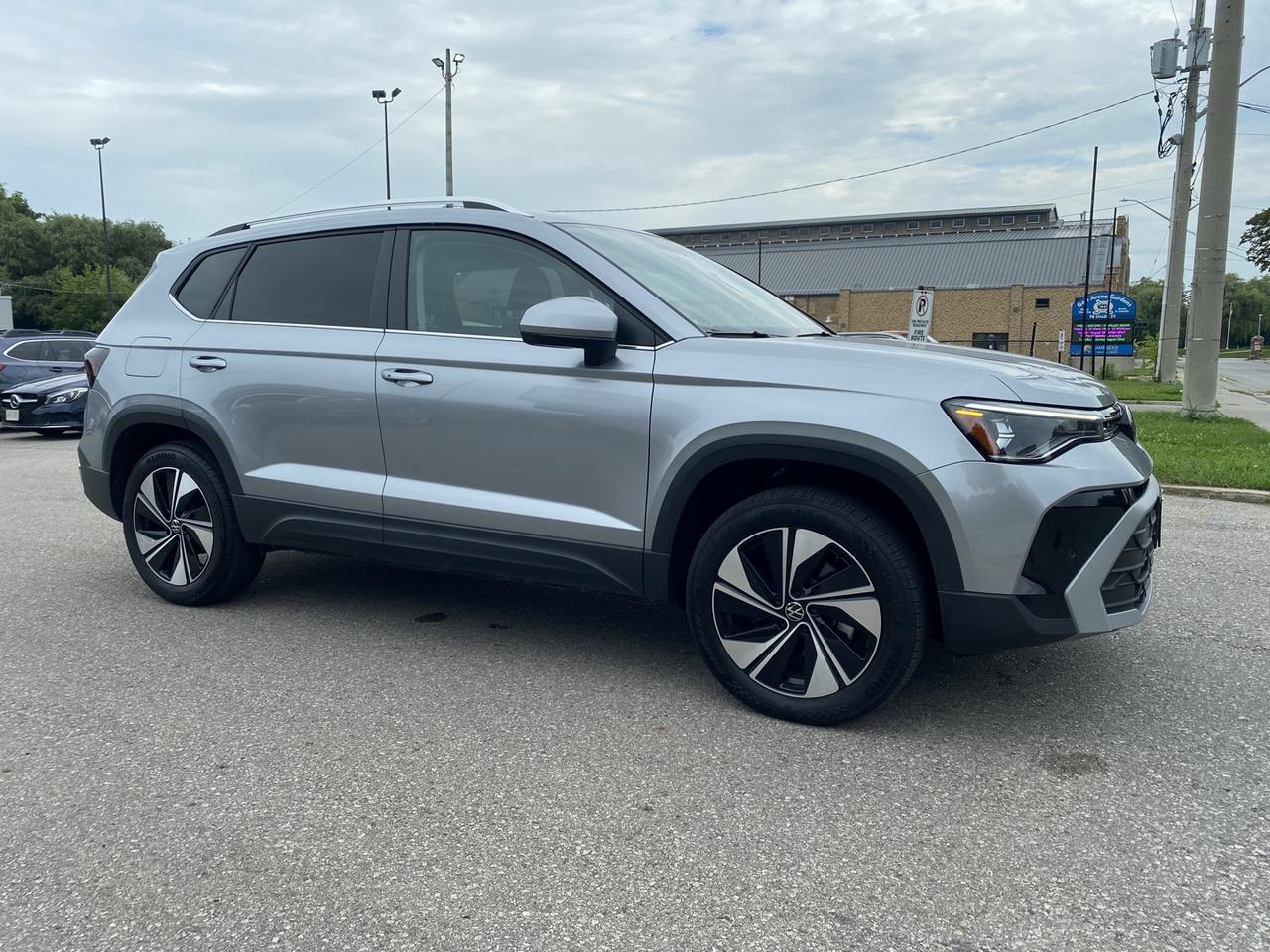 2025 Volkswagen Taos SE 4Motion - Photo #4