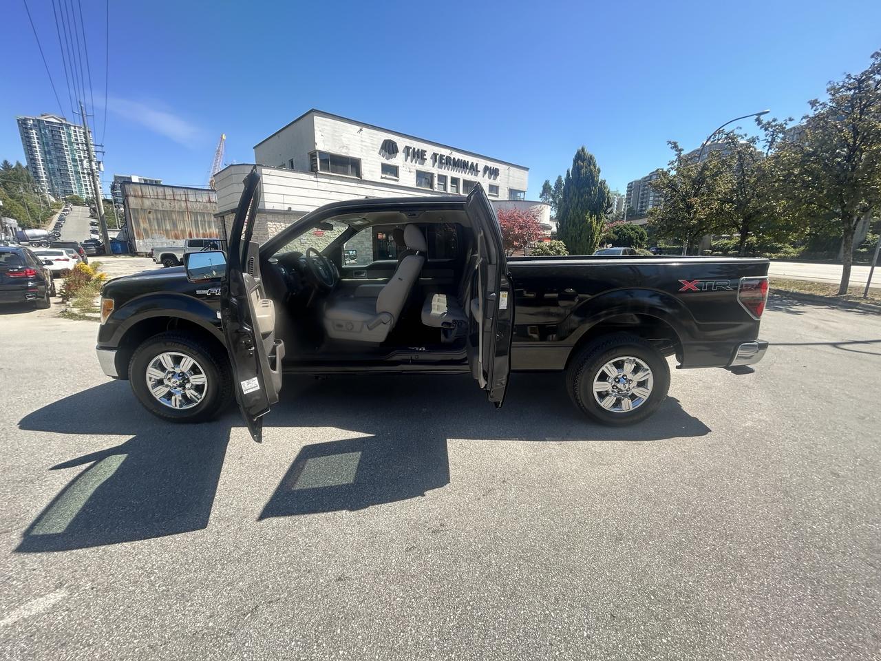 2010 Ford F-150 XL Photo