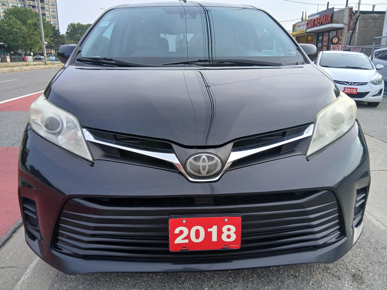 2018 Toyota Sienna LE-EXTRA CLEAN-8 SEATS-BK UP CAM-2 YEARS WARRANTY Photo