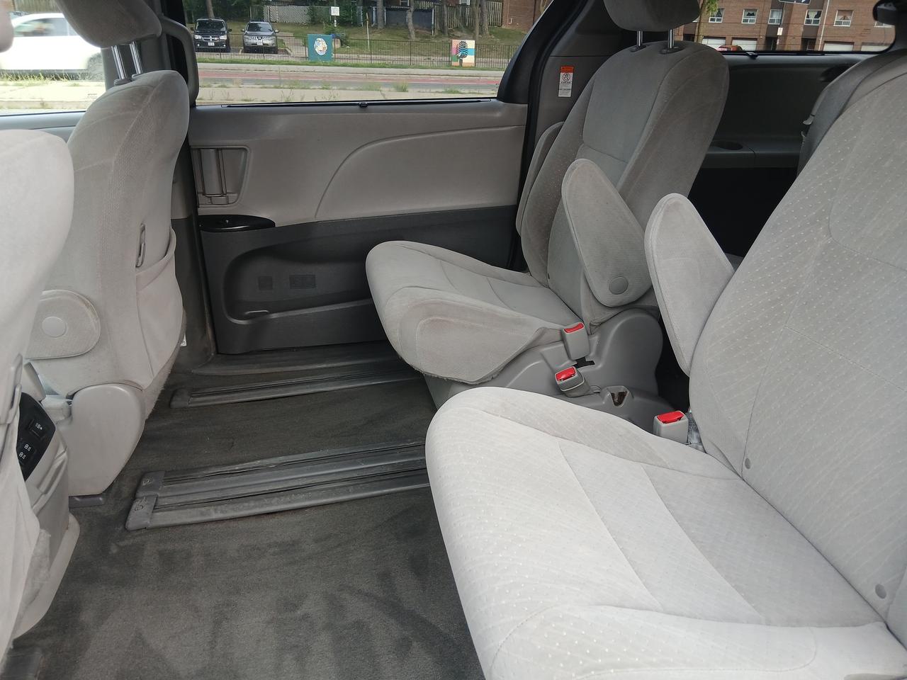 2018 Toyota Sienna LE-EXTRA CLEAN-8 SEATS-BK UP CAM-2 YEARS WARRANTY Photo