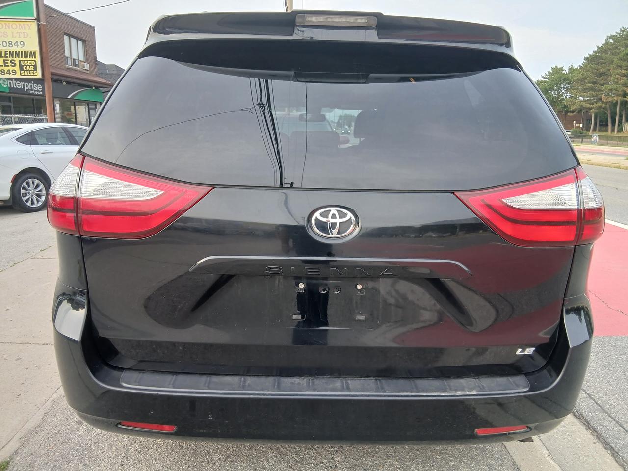 2018 Toyota Sienna LE-EXTRA CLEAN-8 SEATS-BK UP CAM-2 YEARS WARRANTY Photo