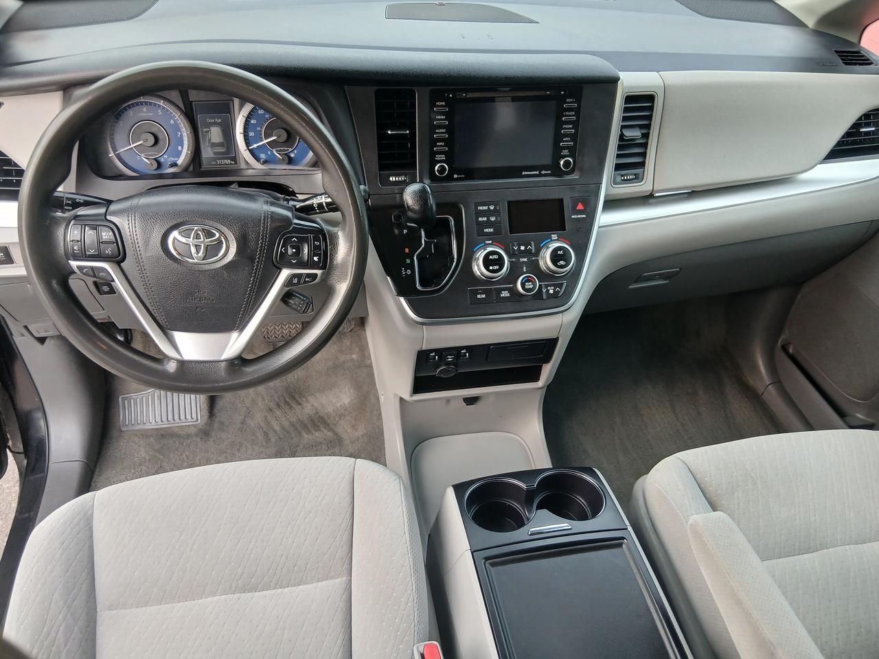 2018 Toyota Sienna LE-EXTRA CLEAN-8 SEATS-BK UP CAM-2 YEARS WARRANTY Photo