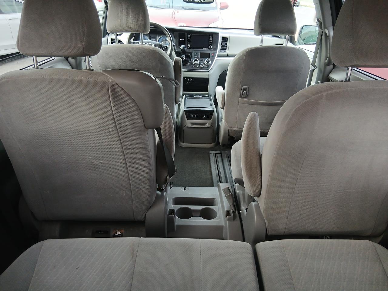 2018 Toyota Sienna LE-EXTRA CLEAN-8 SEATS-BK UP CAM-2 YEARS WARRANTY Photo