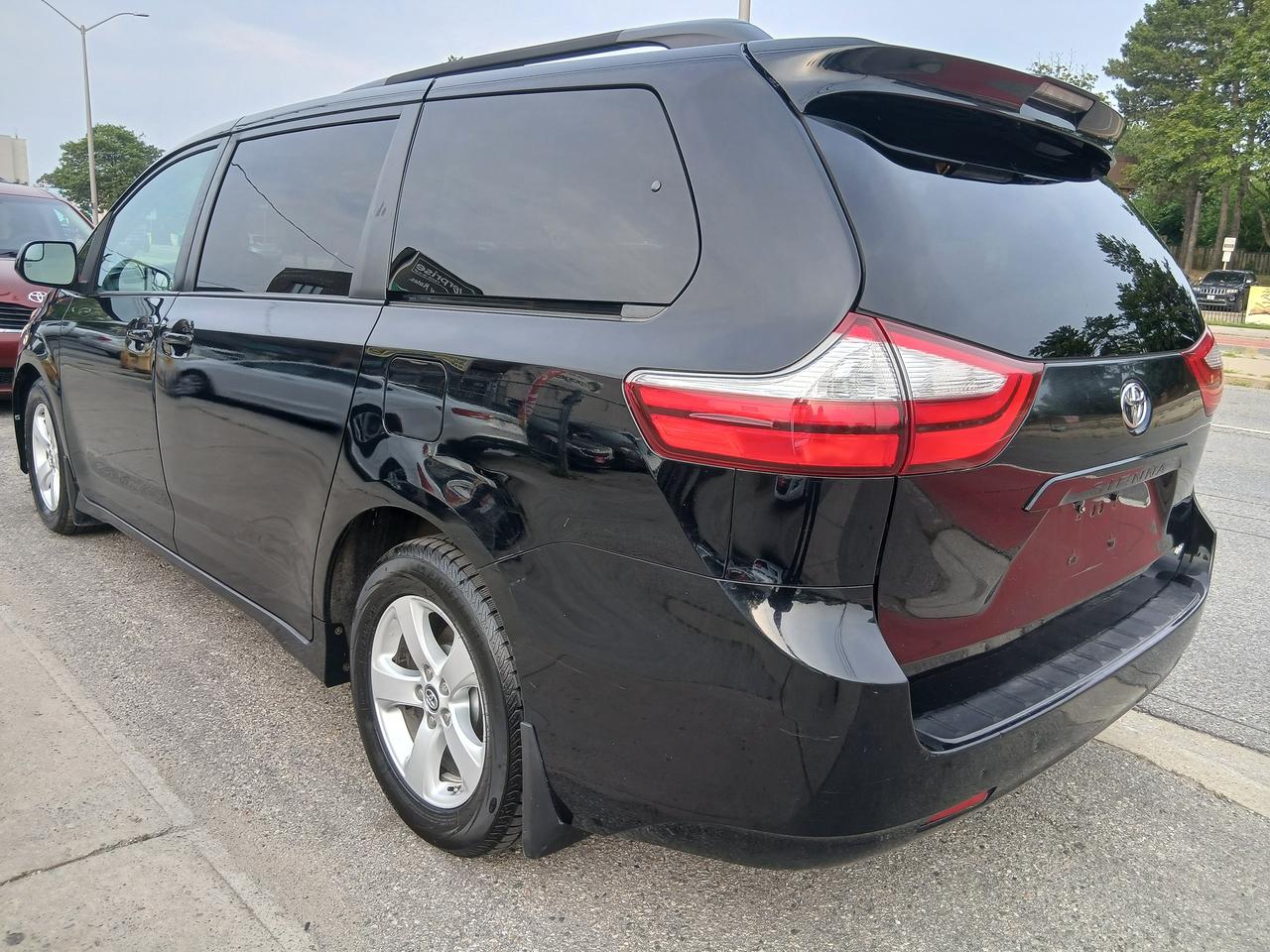 2018 Toyota Sienna LE-EXTRA CLEAN-8 SEATS-BK UP CAM-2 YEARS WARRANTY Photo