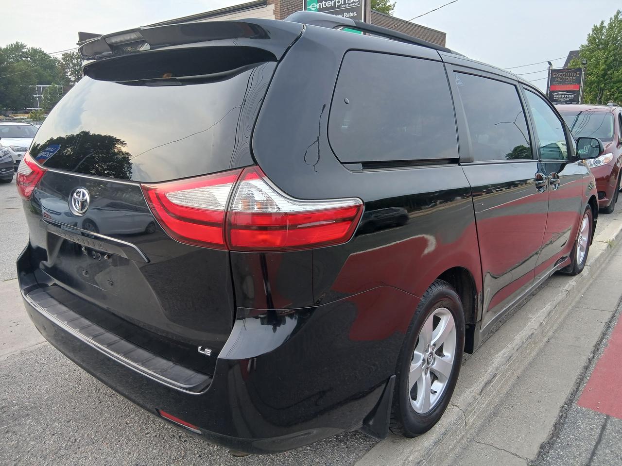 2018 Toyota Sienna LE-EXTRA CLEAN-8 SEATS-BK UP CAM-2 YEARS WARRANTY Photo