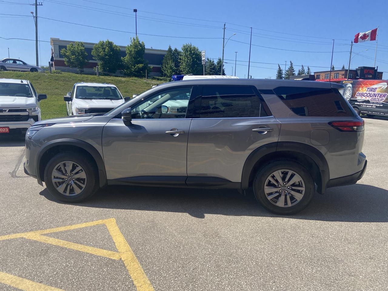 2024 Nissan Pathfinder S 4WD Photo3
