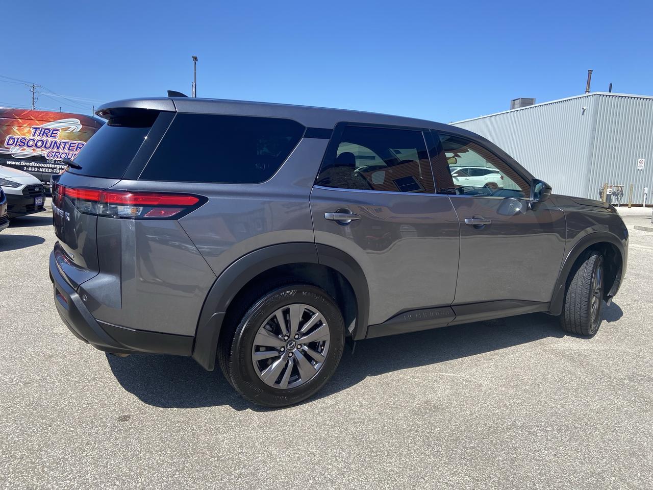 2024 Nissan Pathfinder S 4WD Photo4