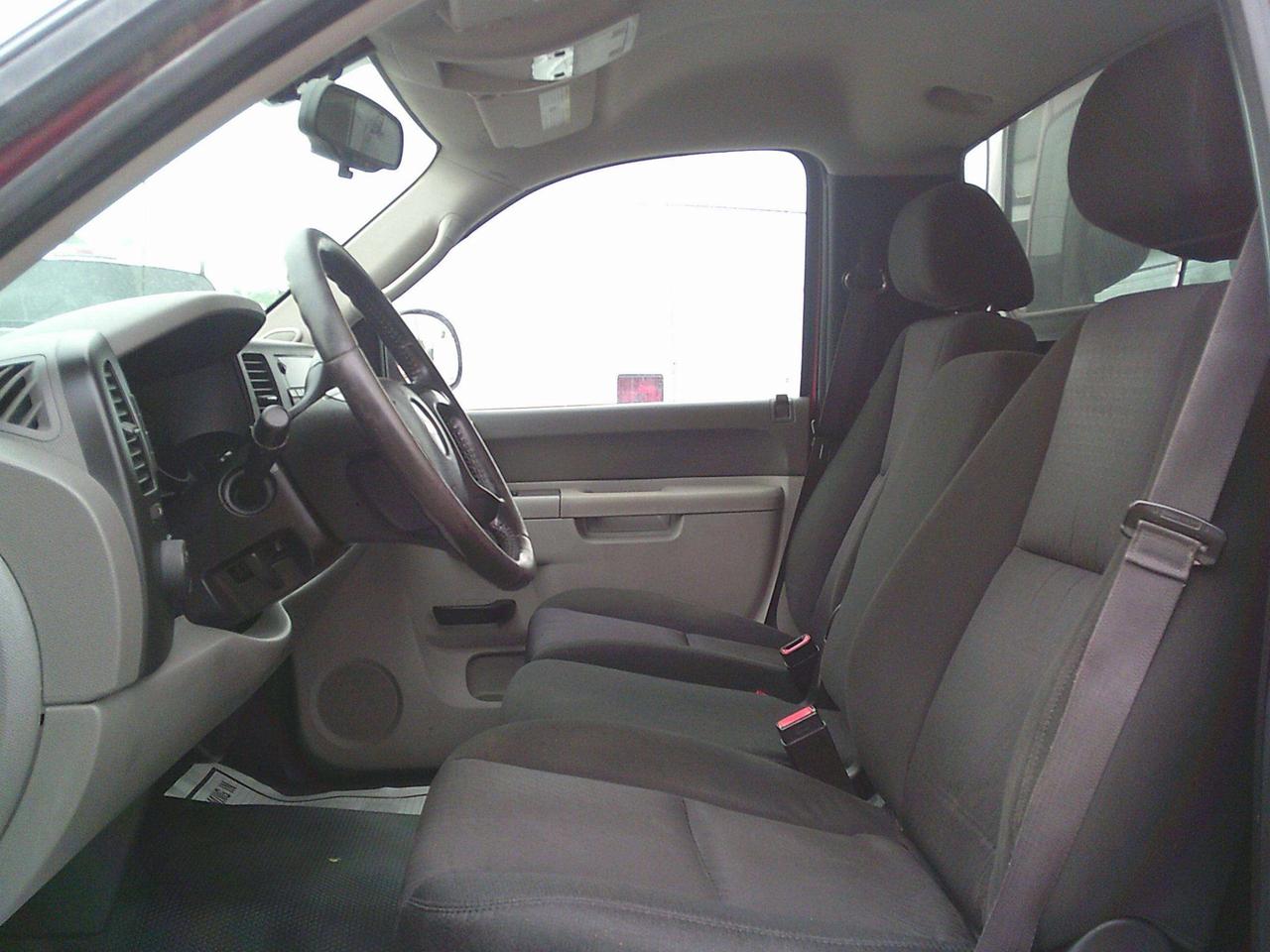 2013 Chevrolet Silverado 1500 2WD Reg Cab 133.0  WT Photo