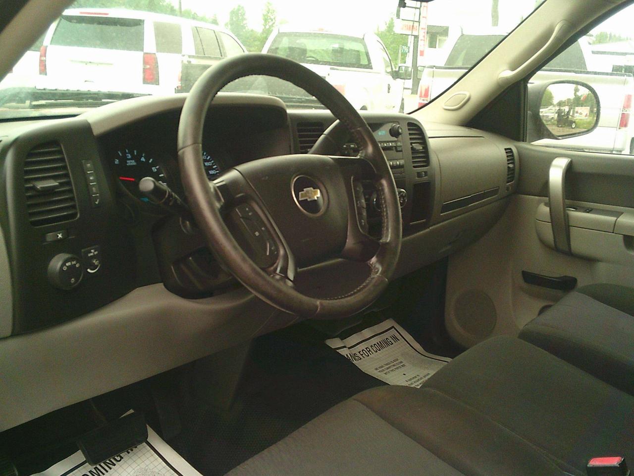 2013 Chevrolet Silverado 1500 2WD Reg Cab 133.0  WT Photo