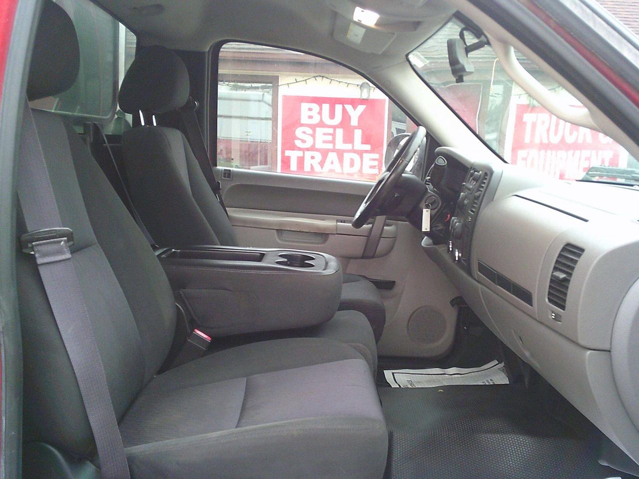 2013 Chevrolet Silverado 1500 2WD Reg Cab 133.0  WT Photo