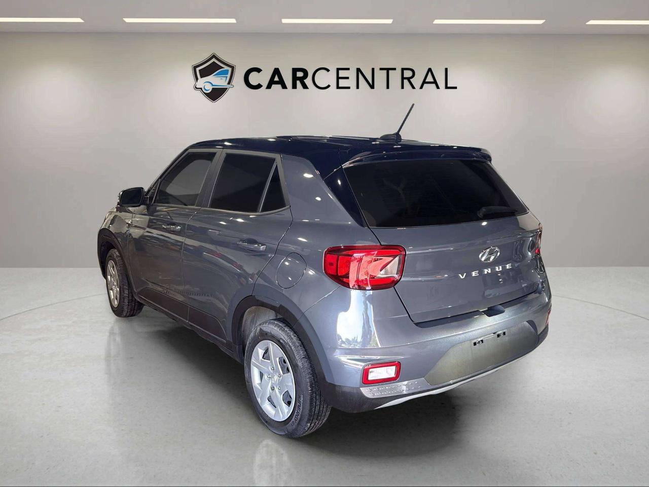 2023 Hyundai Venue ESSENTIAL | CLEAN CARFAX | 1 OWNER | CARPLAY Photo2