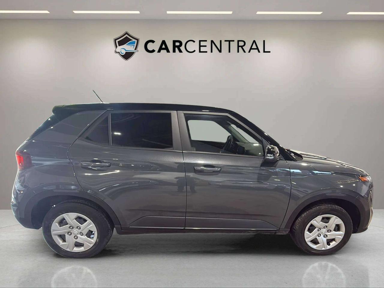 2023 Hyundai Venue ESSENTIAL | CLEAN CARFAX | 1 OWNER | CARPLAY Photo