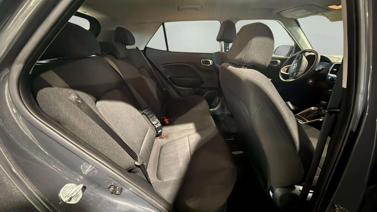 2023 Hyundai Venue ESSENTIAL | CLEAN CARFAX | 1 OWNER | CARPLAY Photo