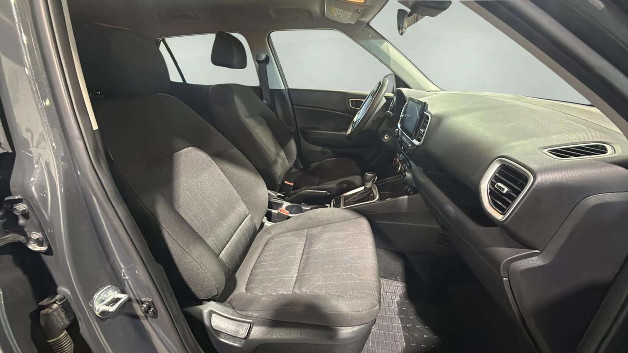 2023 Hyundai Venue ESSENTIAL | CLEAN CARFAX | 1 OWNER | CARPLAY Photo