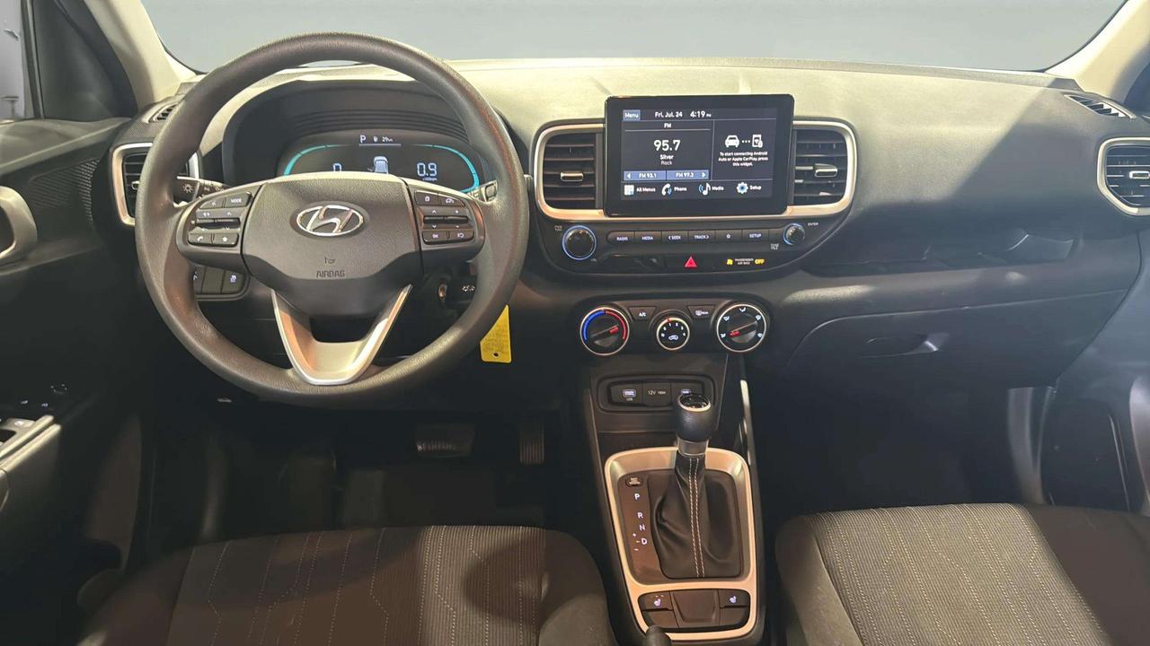 2023 Hyundai Venue ESSENTIAL | CLEAN CARFAX | 1 OWNER | CARPLAY Photo