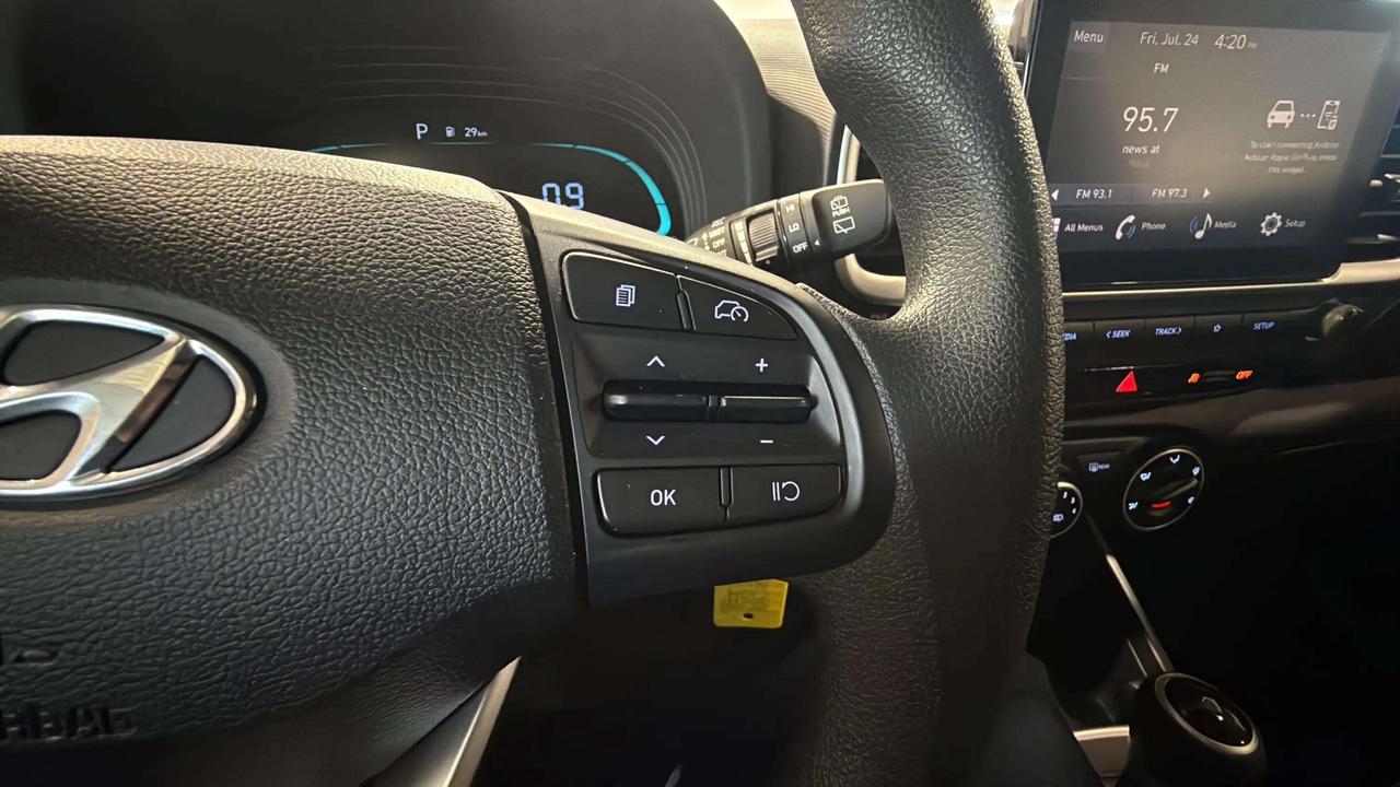 2023 Hyundai Venue ESSENTIAL | CLEAN CARFAX | 1 OWNER | CARPLAY Photo