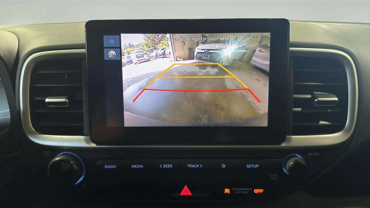 2023 Hyundai Venue ESSENTIAL | CLEAN CARFAX | 1 OWNER | CARPLAY Photo