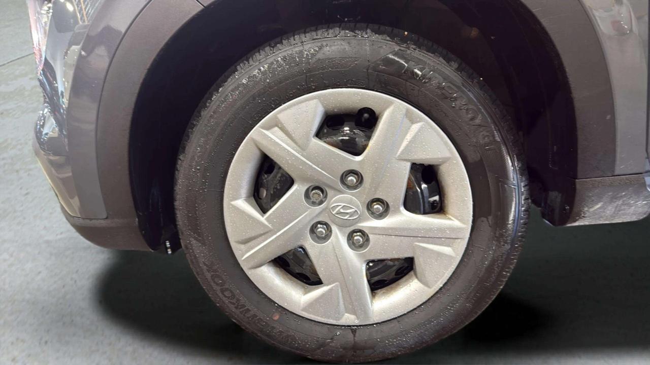 2023 Hyundai Venue ESSENTIAL | CLEAN CARFAX | 1 OWNER | CARPLAY Photo