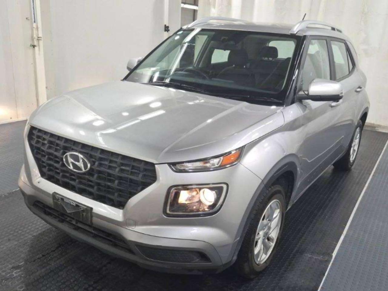 2023 Hyundai Venue PREFERRED | CLEAN CARFAX | 1 OWNER | CARPLAY Photo