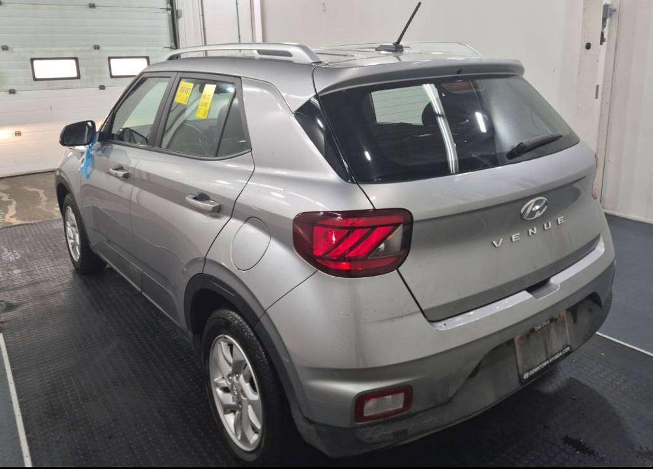 2023 Hyundai Venue PREFERRED | CLEAN CARFAX | 1 OWNER | CARPLAY Photo