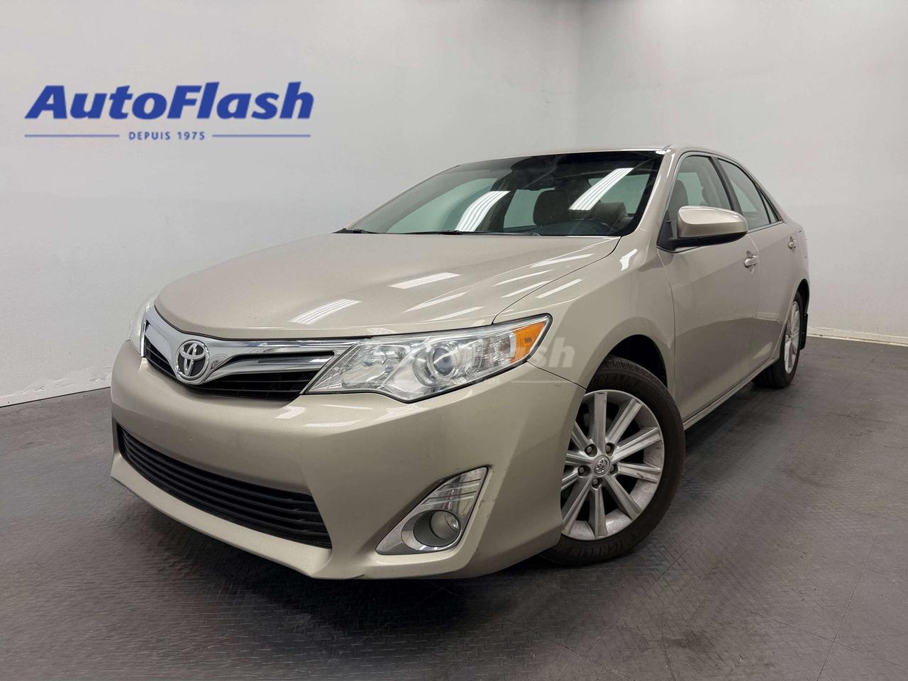 Used 2013 Toyota Camry XLE, AUTOMATIQUE, DEMARREUR DISTANCE, TOIT OUVRANT for sale in Saint-Hubert, QC