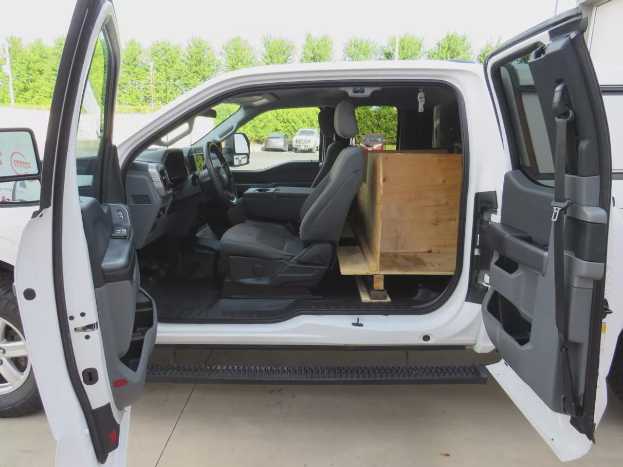 2022 Ford F-150 XLT | 4x4 | Equipment Group 300A | 5L V8 | Power Tailgate Lock |   Automatic | Alloy Wheels | Heated Power Mirrors | Air Conditioning | Navigation | Touchscreen Display | Android Auto & Apple CarPlay | USB-C Ports | Back-Up Camera | Cruise Control | Dynam Photo