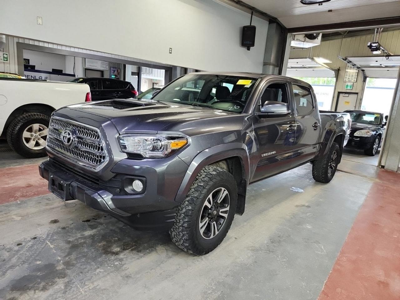 Used 2017 Toyota Tacoma 4WD Double Cab V6 Auto SR5 for sale in Winnipeg, MB