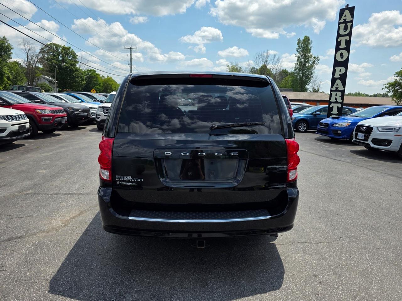 2018 Dodge Grand Caravan SE Photo3