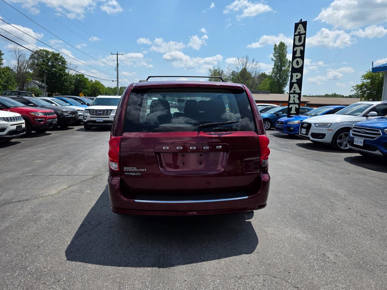2017 Dodge Grand Caravan SE Photo3