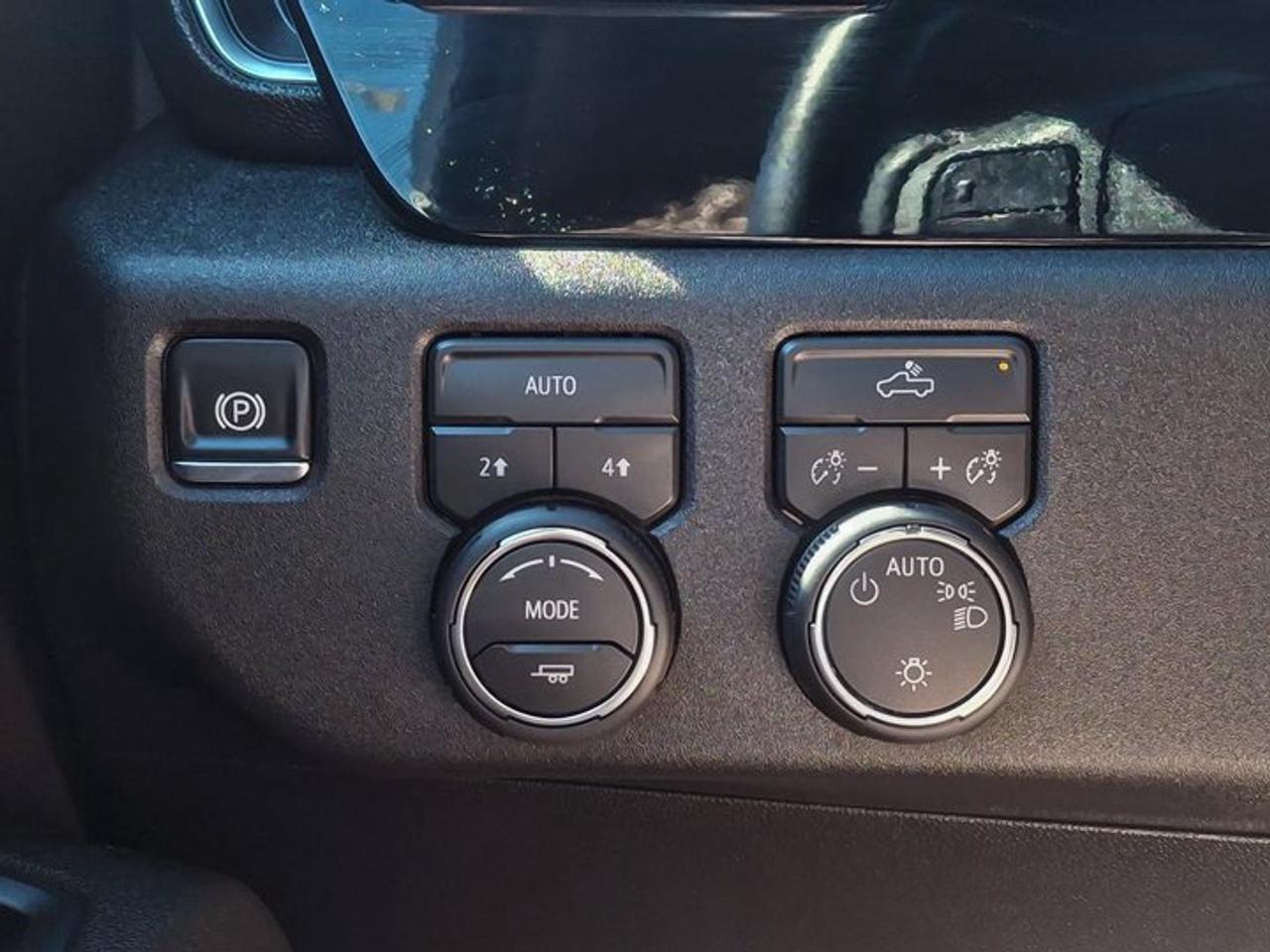 2026 Chevrolet Silverado 1500 LT Crew 4X4 | Heated Wheel + Seats | Power Seat | CarPlay + Android | Rear Cam | Alloy Wheels & More Photo