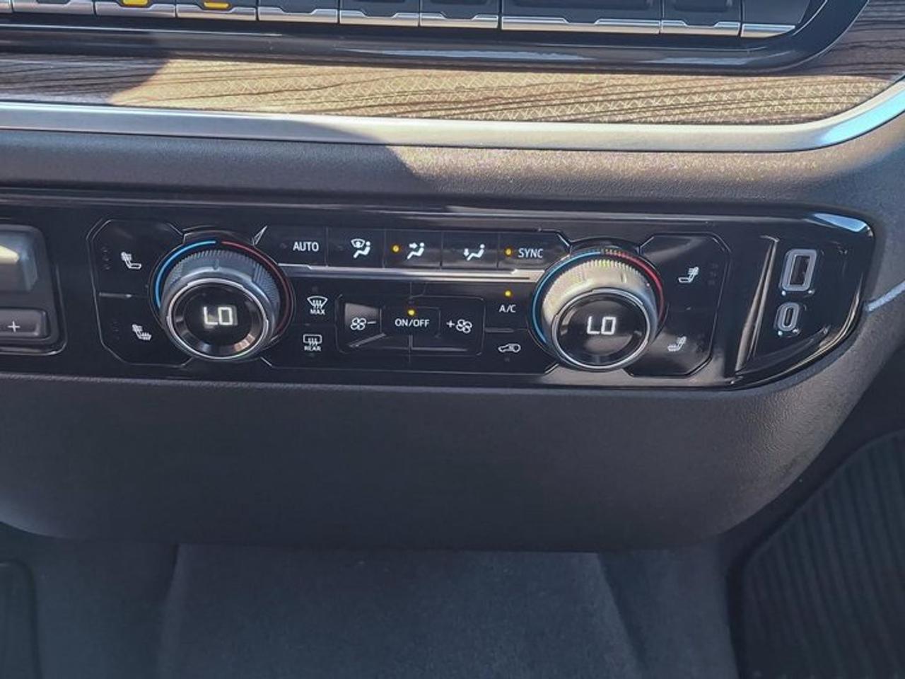 2026 Chevrolet Silverado 1500 LT Crew 4X4 | Heated Wheel + Seats | Power Seat | CarPlay + Android | Rear Cam | Alloy Wheels & More Photo