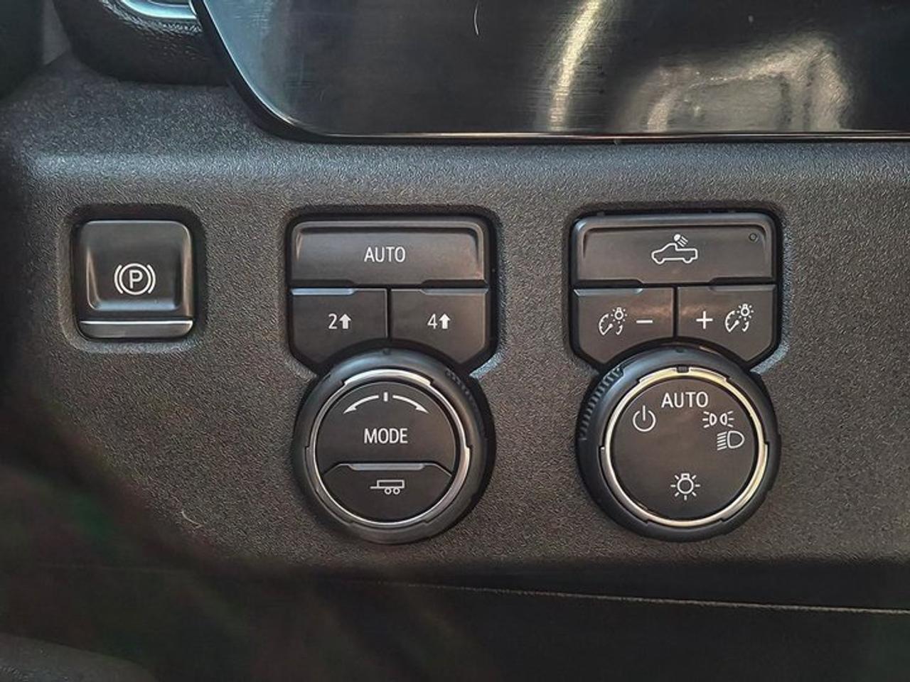 2026 Chevrolet Silverado 1500 LT Crew 4X4 | Heated Wheel + Seats | Power Seat | CarPlay + Android | Rear Cam | Alloy Wheels & More Photo