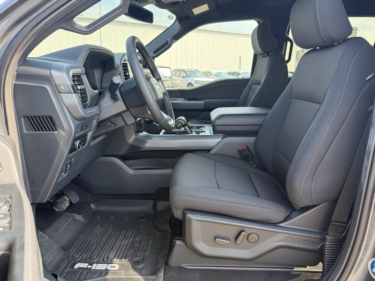 2026 Ford F-150 XLT 4WD SuperCrew 6.5' Box Photo4