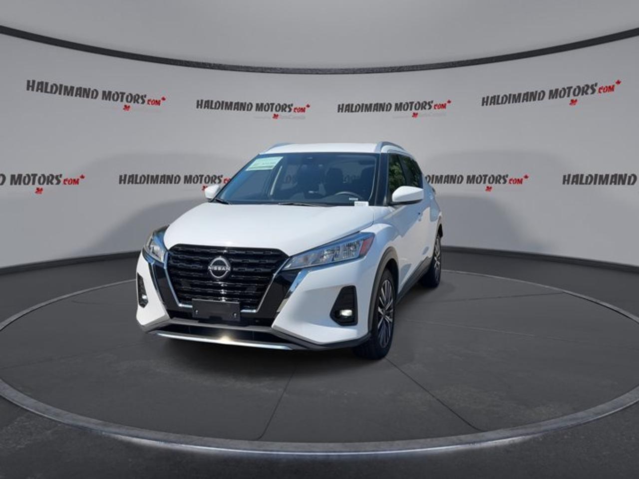 2025 Nissan Kicks Play SV FWD | No Accidents | Heated Steering Photo