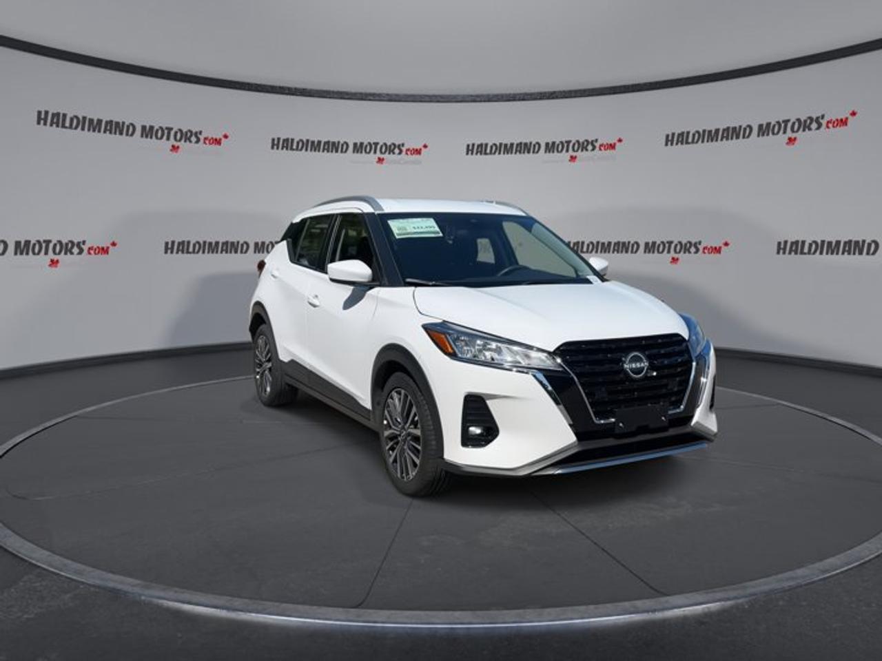 2025 Nissan Kicks Play SV FWD | No Accidents | Heated Steering Photo